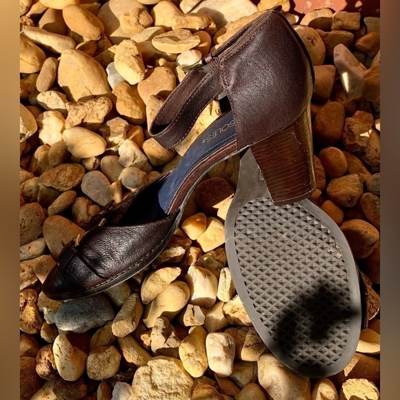 Vintage Aerosole Leather High Heeled Ankle Strap Sandals with Stacked Heel - Picture 8 of 10